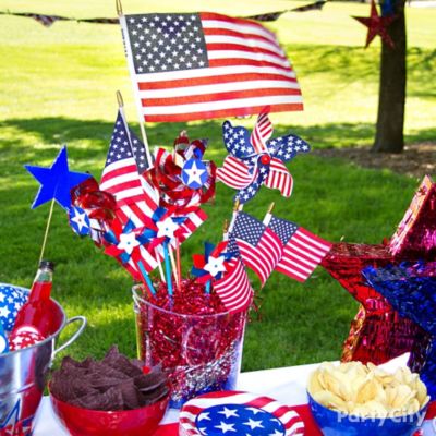 DIY American Flag Bandana Garland Idea - Patriotic Party Ideas - 4th of ...