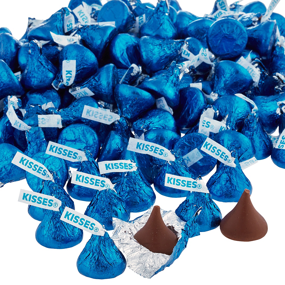 Blue kisses. Конфеты Hershey's Kisses. Синие конфеты. Конфеты поцелуй. Конфеты в синем фантике.